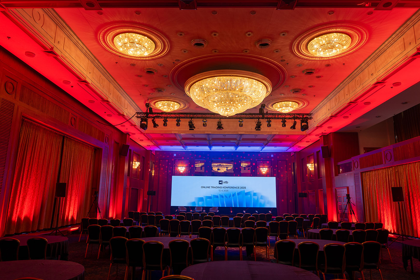 LED screens and technical control on site thumbnail